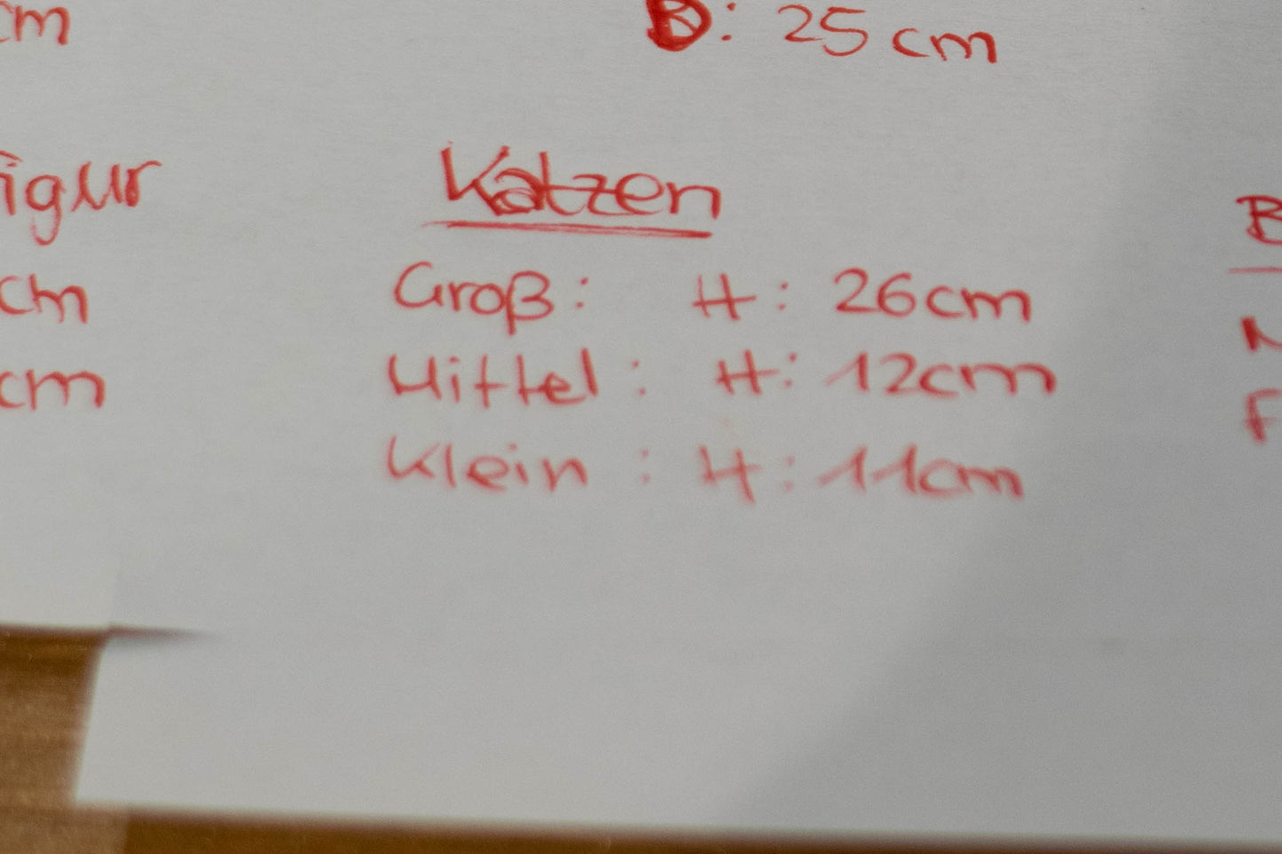 Katzenmutter mit zwei Kätzchen / Basaltskulpturen von Francesco Caligiuri Plaidt Lavastein