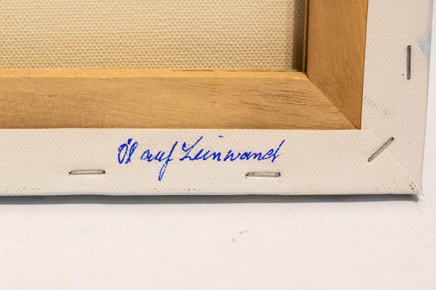 Zarte Schneeglöckchen in Rauchglasvase - Eindrucksvolles Stillleben-Gemälde von Wolfgang Eberhardt (*1949) aus Münstermaifeld. Hyperrealistische Malerei at its best