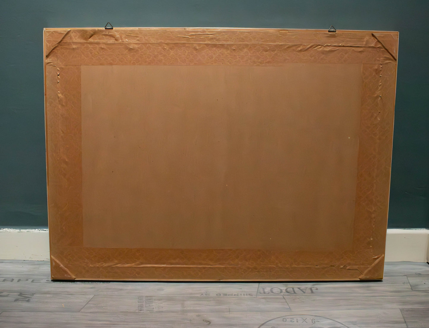 Mid-Century-Malerei, Weite Winterlandschaft in der winterlichen Dämmerung 1954, Künstler des 20. Jahrhunderts, Tempera auf Malpappe