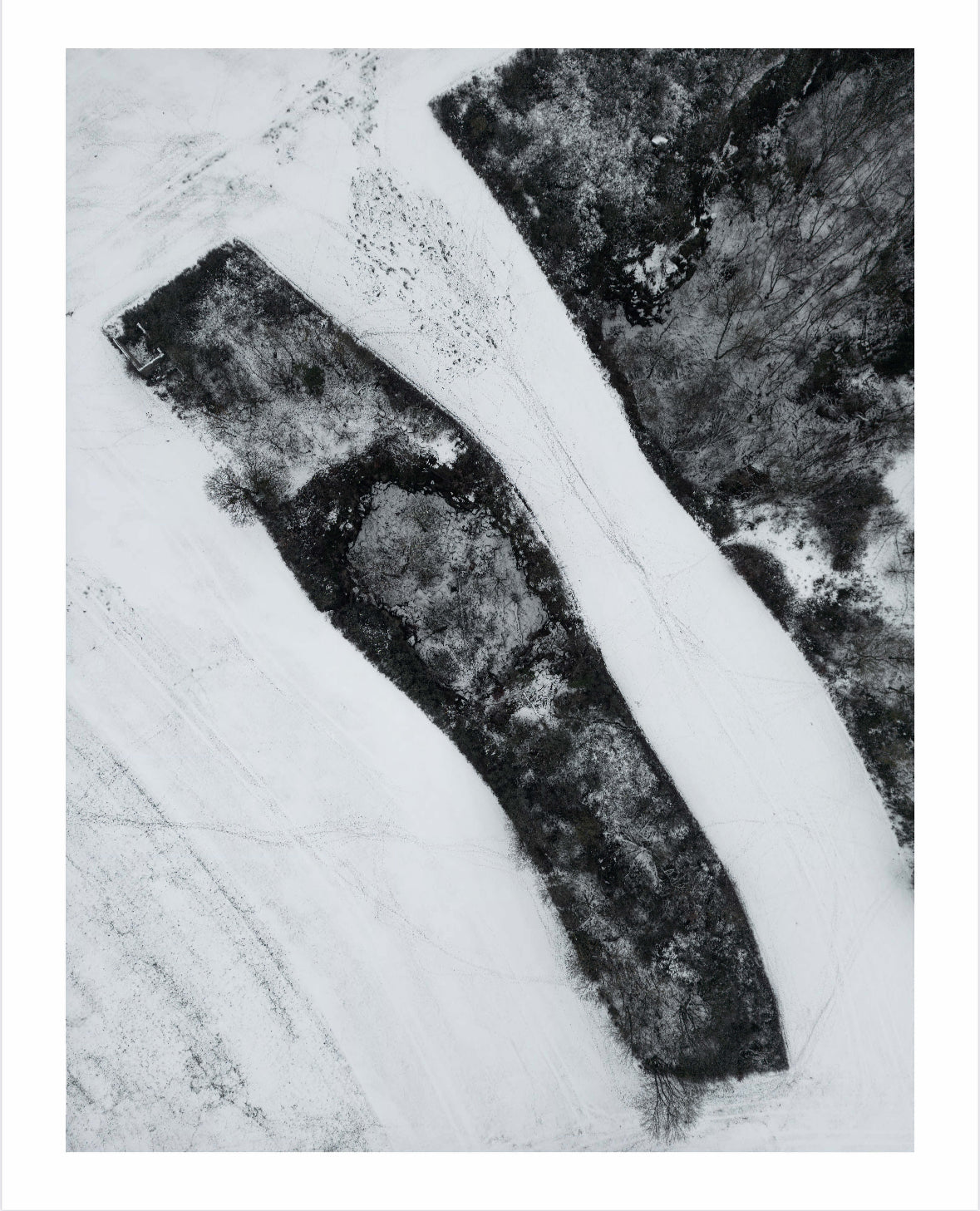 Finsterlay Snow, Mayen 2021, Von Marc Hillesheim & Olaf Kaul (beide *1969)