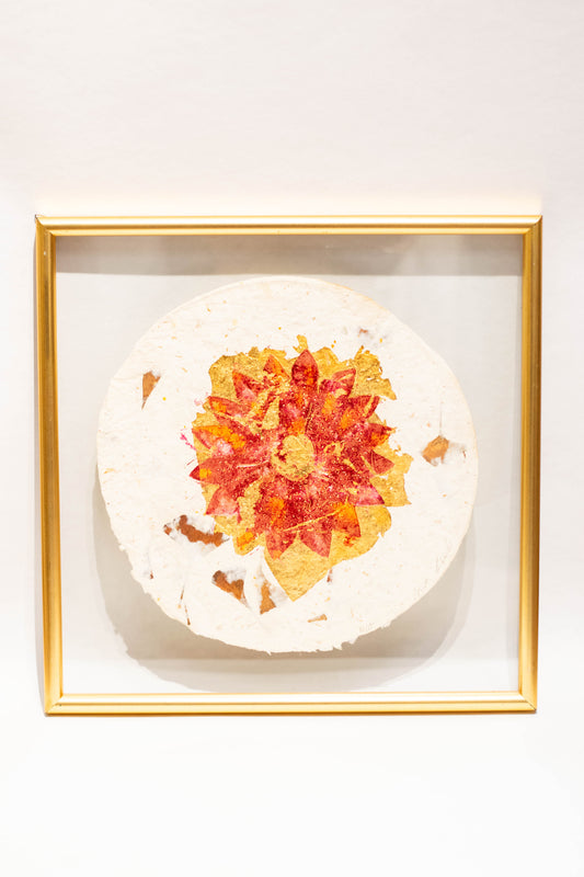 Original-Grafik „Golden-rote Blume“ auf handgeschöpften Papier mit Goldfolie hinter Glas gerahmt, unleserlich signiert