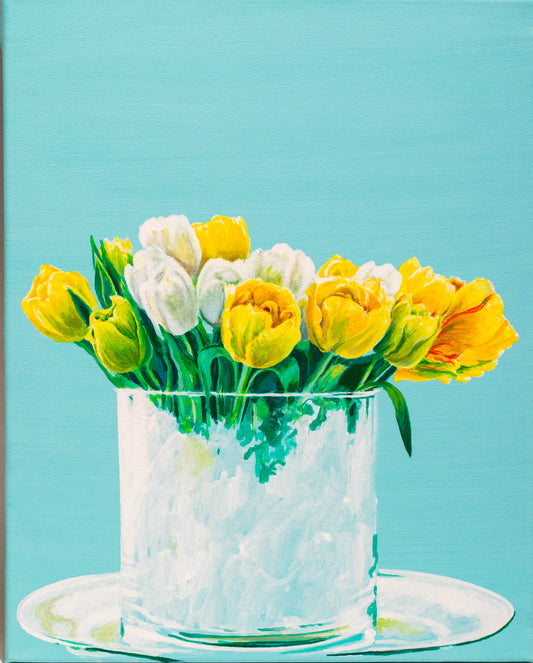 Eindrucksvolles Tulpen-Gemälde von Wolfgang Eberhardt (*1949) aus Münstermaifeld. Gelbe, weiße und orangene Tulpen in Glasvase vor hellblauem Hintergrund.