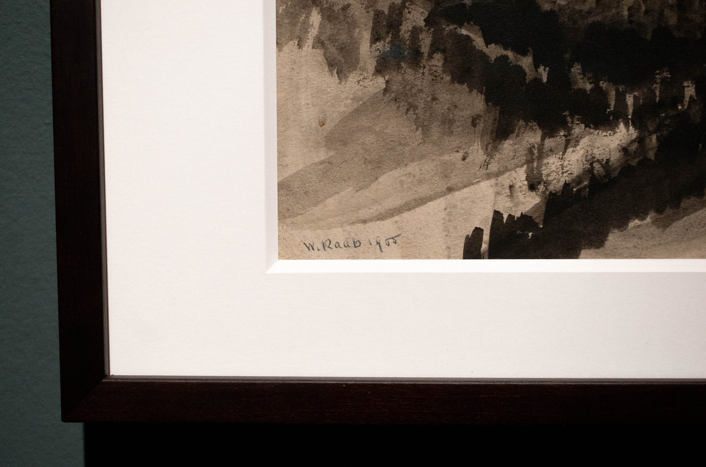 Alpine Winterlandschaft mit Nadelwald, Tusche auf Papier von Wilhelm Raab (1907-1989), 1955, 30x40 Conservo Holz Halbe-Rahmen mit Artglass 92 verglast