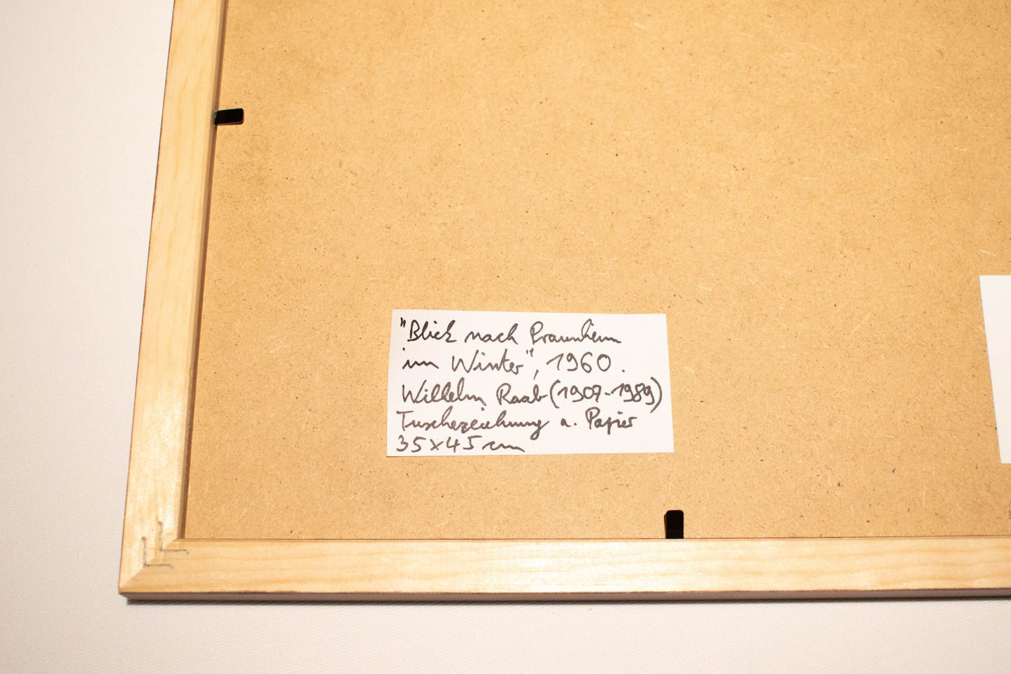 „Blick nach Praunheim im Winter.“ Tuschezeichnung auf hellbraunem Zeichenpapier, 1960. Wilhelm Raab (1907-1989)